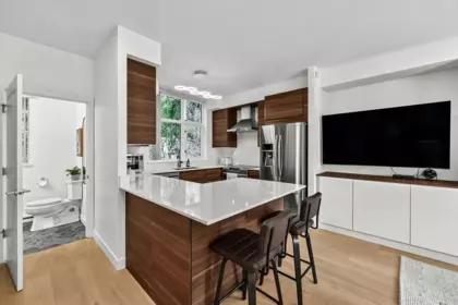 Breakfast Nook Photo of TH5 2088 Madison Avenue, Burnaby, BC