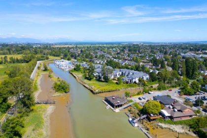 Garden / Landscaping Photo of 112 4955 River Road, Delta, BC