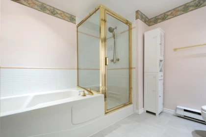 Primary Bathroom Photo of 112 4955 River Road, Delta, BC