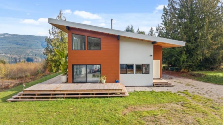 Living Room Photo of 6400 Crowston Road, Sechelt, BC