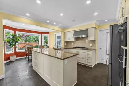 Kitchen Photo of 2092 148 Street, Surrey, BC