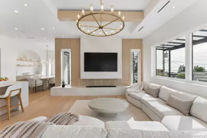 Family Room Photo of 16018 9a Avenue, Surrey, BC