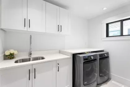 Laundry Room Photo of 3323 147 Street, Surrey, BC