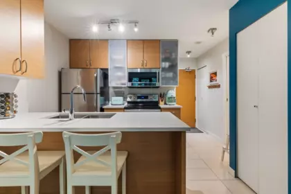 Kitchen Island Photo of 306 977 Mainland Street, Vancouver, BC