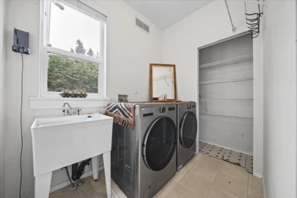 Walk-In Closet Photo of 7355 146a Street, Surrey, BC
