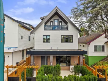 1 2547 E 2nd Avenue, Vancouver, BC, Vancouver — Half Duplex for sale
