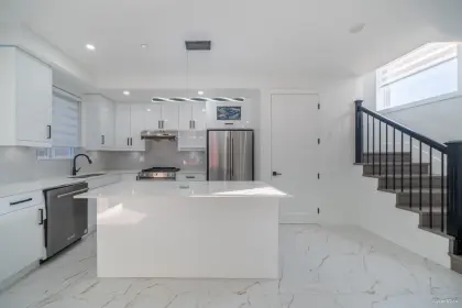 584 E 49th Avenue, Vancouver, BC, Vancouver — Half Duplex for sale