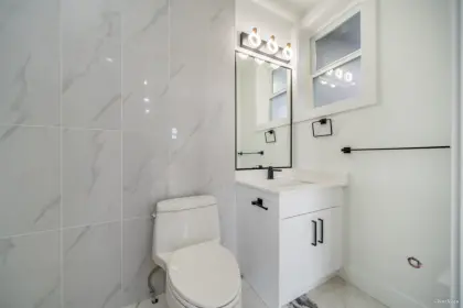 584 E 49th Avenue, Vancouver, BC, Vancouver — Half Duplex for sale