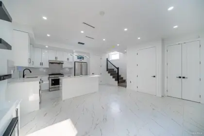 584 E 49th Avenue, Vancouver, BC, Vancouver — Half Duplex for sale