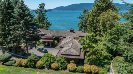 Front Yard Photo of 5363 Kew Cliff Road, West Vancouver, BC