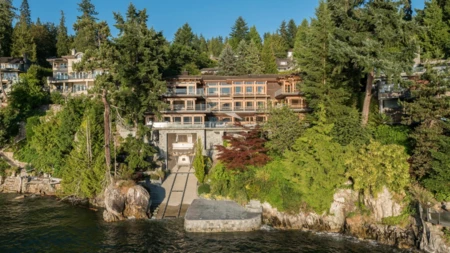 Garden / Landscaping Photo of 5363 Kew Cliff Road, West Vancouver, BC