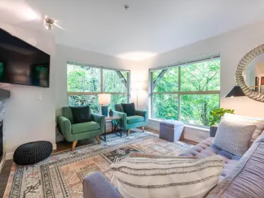 205 1468 St. Andrews Avenue, North Vancouver, BC, North vancouver — Apartment/Condo for sale