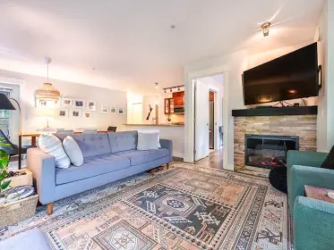 205 1468 St. Andrews Avenue, North Vancouver, BC, North vancouver — Apartment/Condo for sale