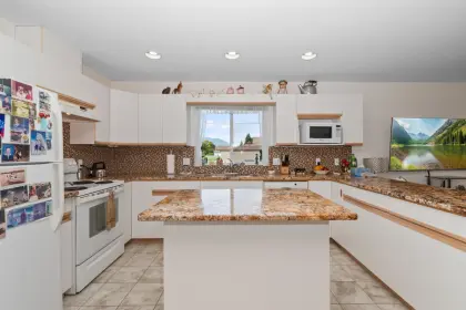 45225 Wells Road, Chilliwack, BC, Chilliwack — Single Family Residence for sale