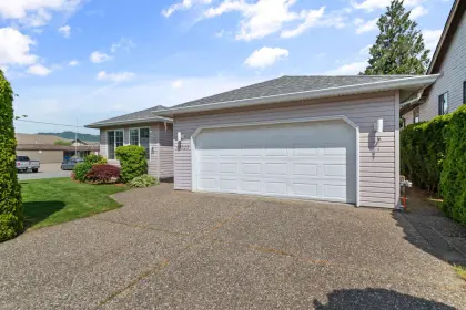 45225 Wells Road, Chilliwack, BC, Chilliwack — Single Family Residence for sale