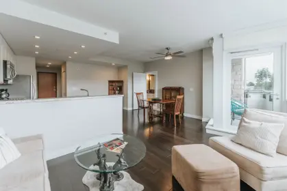 310 5725 Teredo Street, Sechelt, BC, Sechelt — Apartment/Condo for sale