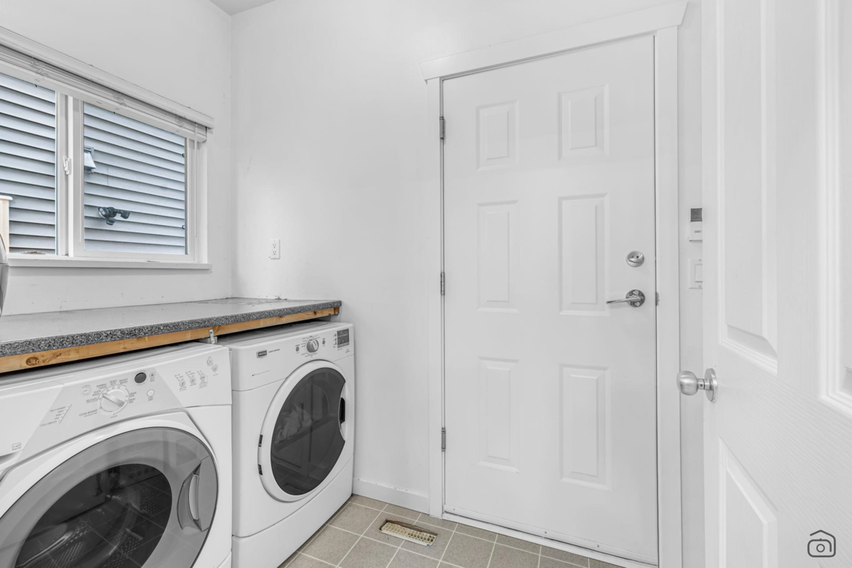 Hallway Photo of 14867 58a Avenue, Surrey, BC