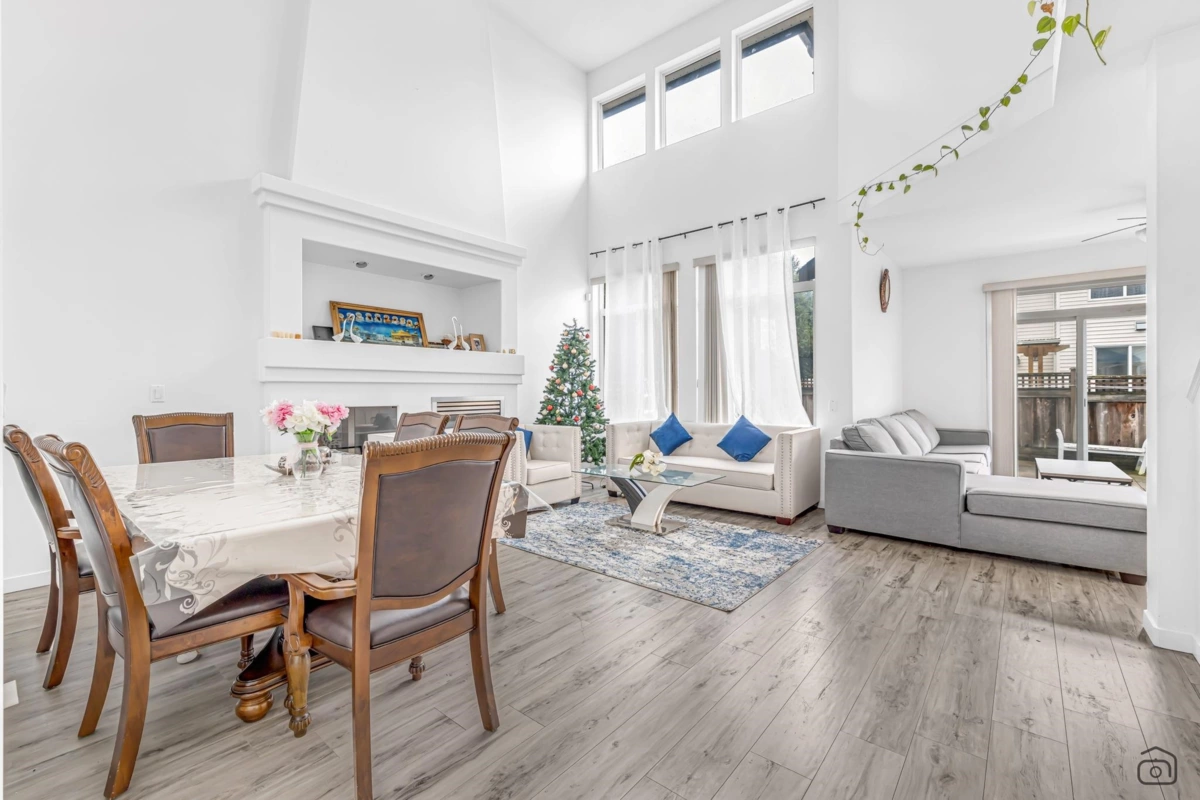 Kitchen Photo of 14867 58a Avenue, Surrey, BC