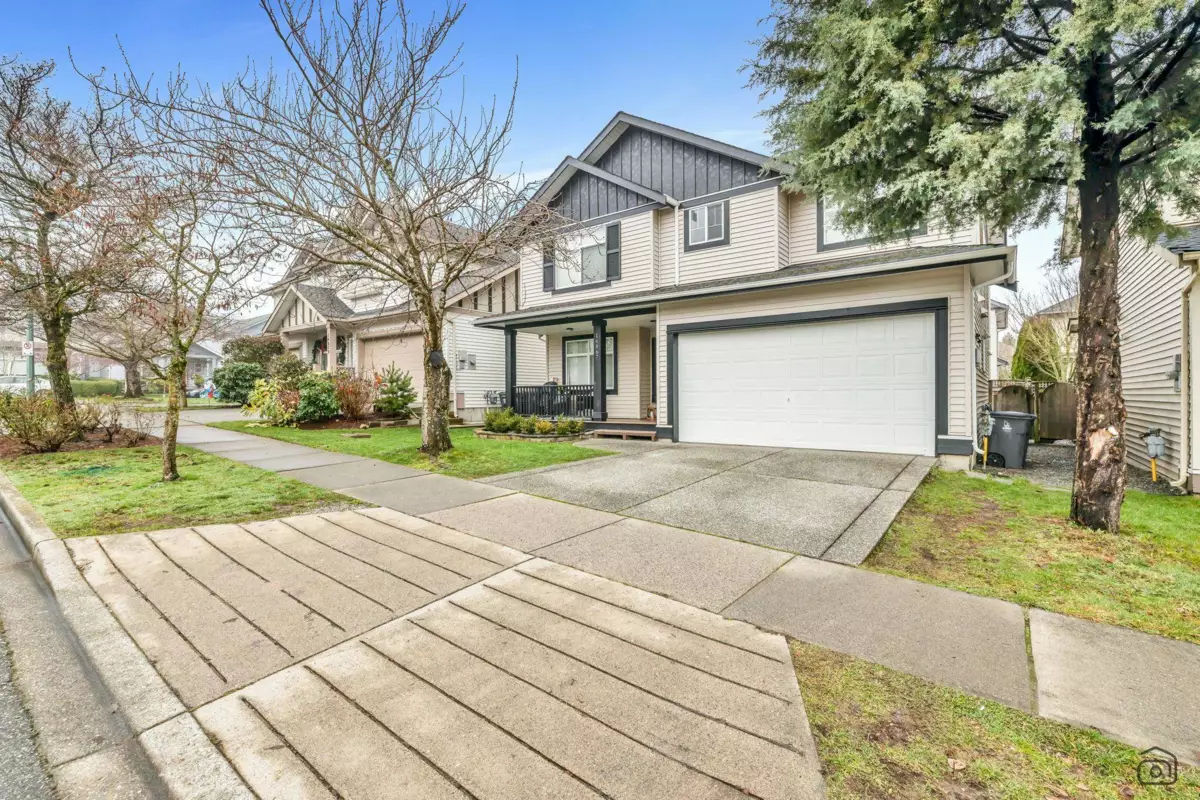 Living Room Photo of 14867 58a Avenue, Surrey, BC