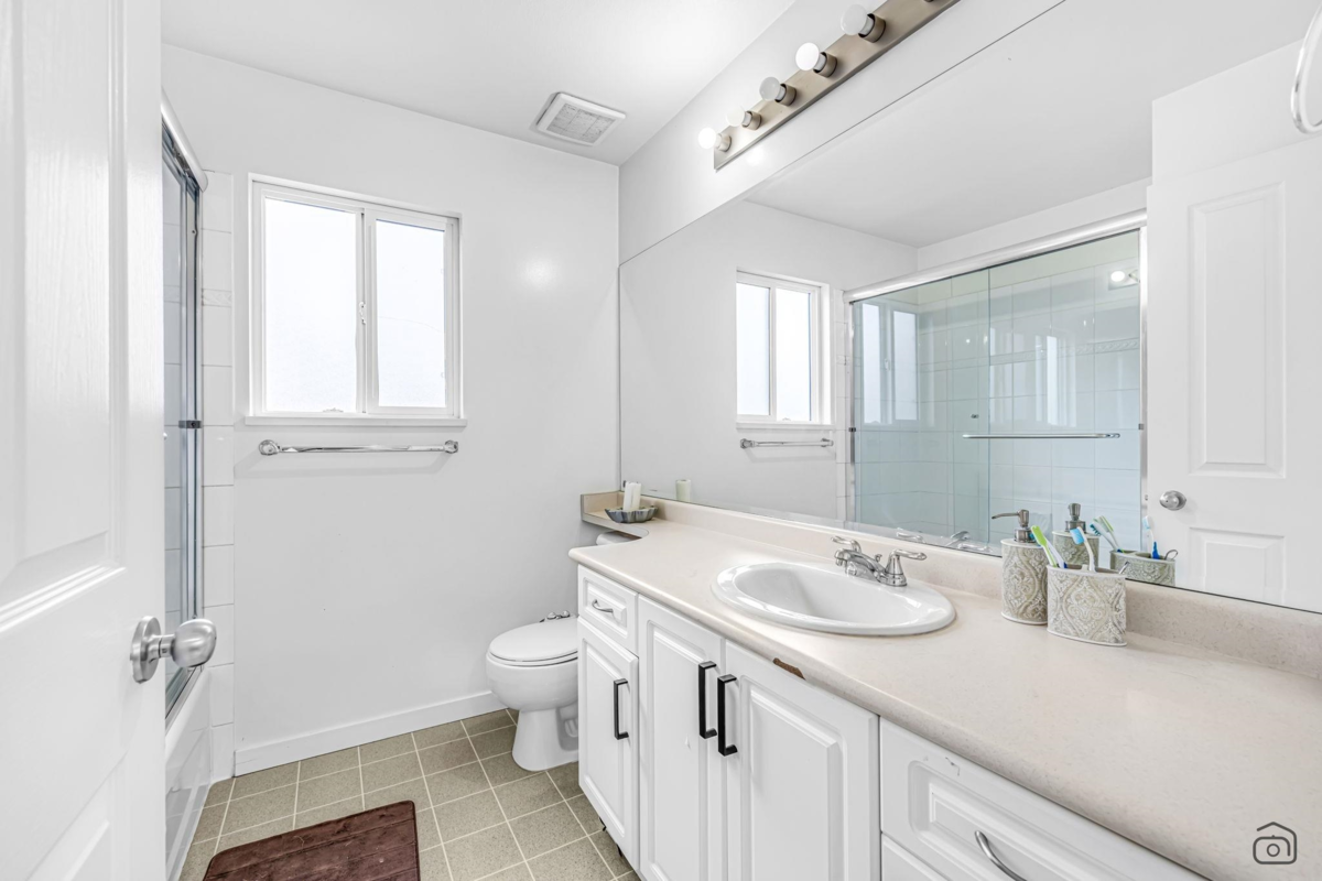 Mudroom Photo of 14867 58a Avenue, Surrey, BC