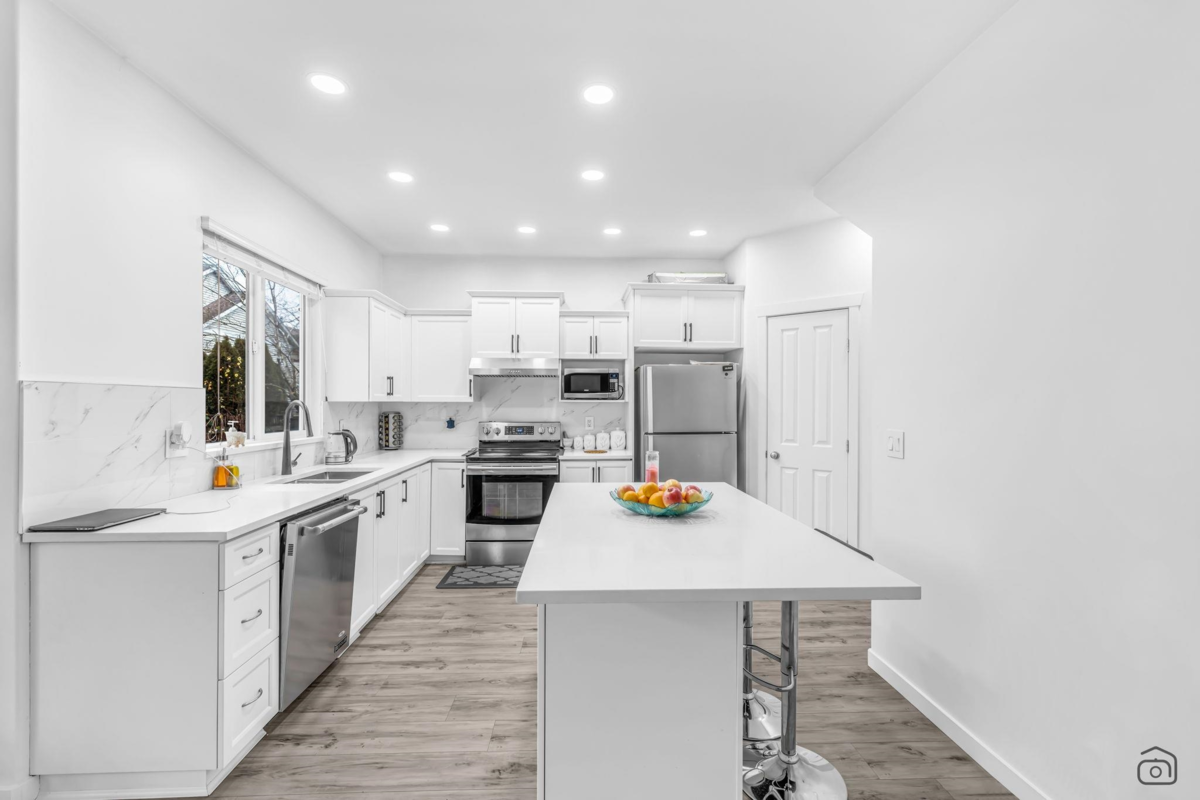 Walk-In Closet Photo of 14867 58a Avenue, Surrey, BC