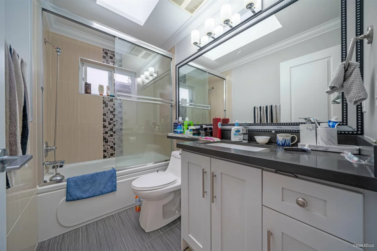 Mudroom Photo of 7753 Wedgewood Street, Burnaby, BC