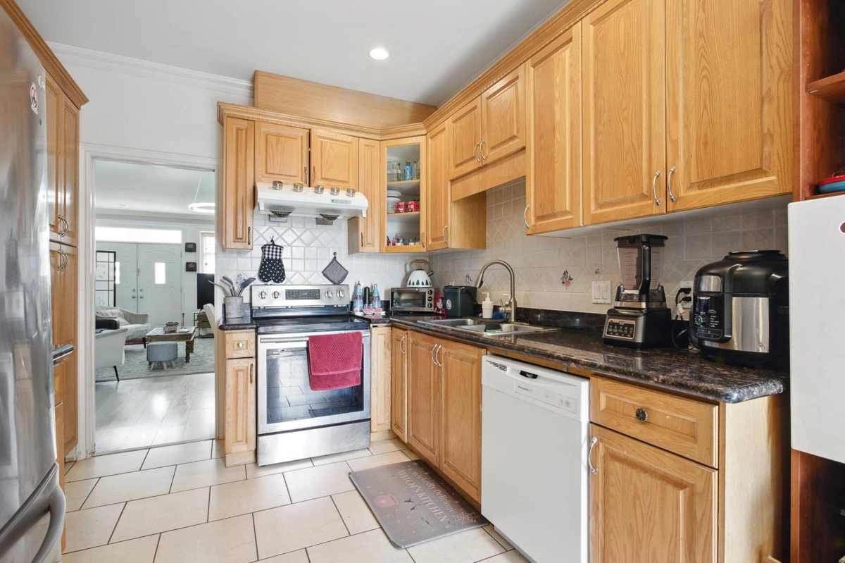 Breakfast Nook Photo of 4316 Hurst Street, Burnaby, BC