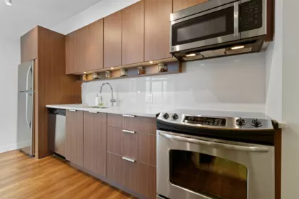 2009 13308 Central Avenue, Surrey, BC