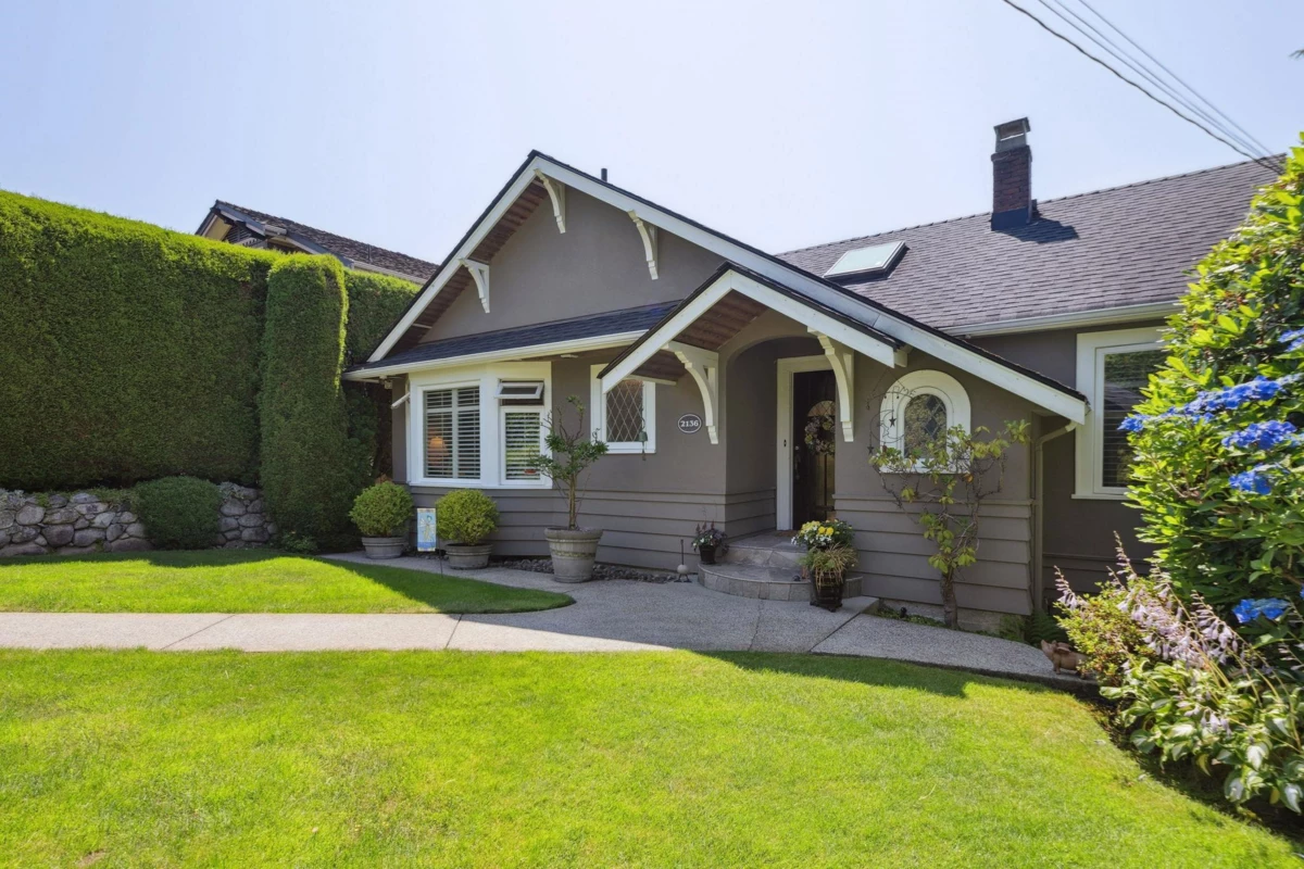 Living Room Photo of 2136 Nelson Avenue, West Vancouver, BC