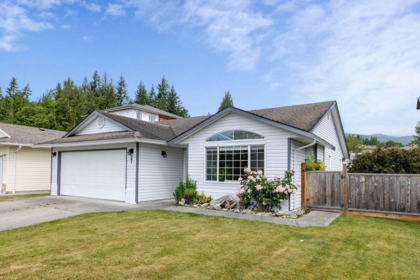 27 535 Shaw Road, Gibsons, BC, Gibsons — Single Family Residence for sale