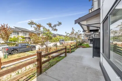 14034 60a Avenue, Surrey, BC, Surrey — Half Duplex for sale