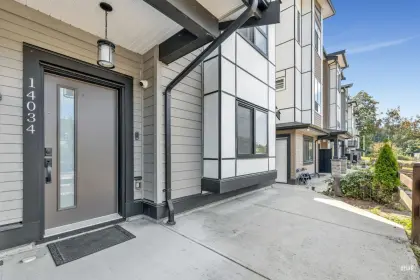 14034 60a Avenue, Surrey, BC, Surrey — Half Duplex for sale