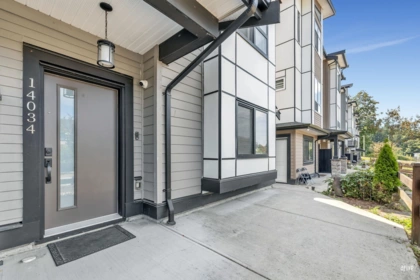 14034 60a Avenue, Surrey, BC, Surrey — Half Duplex for sale