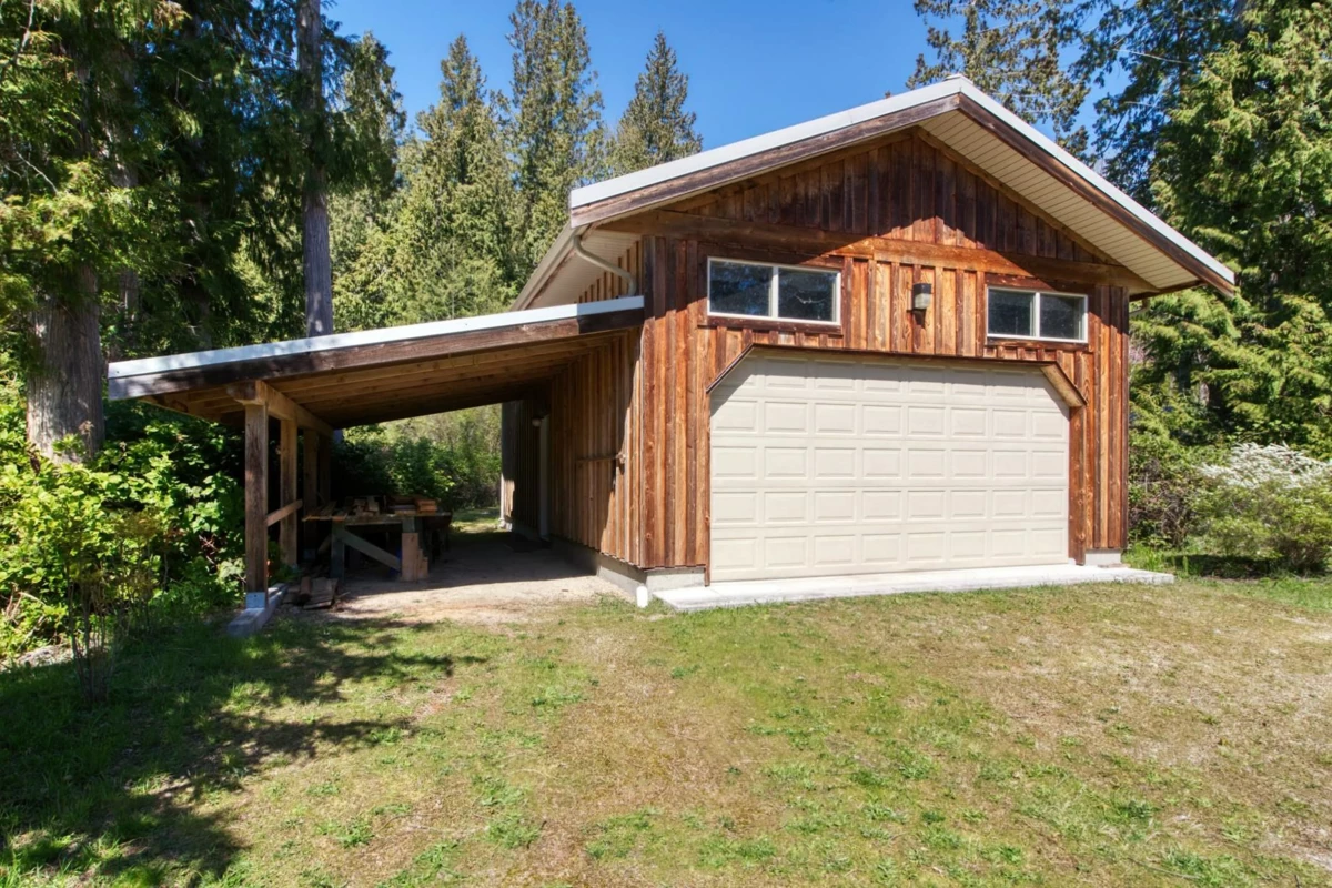 Kitchen Island Photo of 13282 Keelson Road, Garden Bay, BC