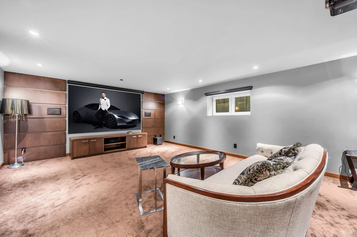 Backyard Photo of 518 Ballantree Place, West Vancouver, BC