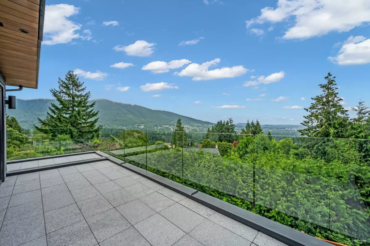 Basement Recreation Room Photo of 518 Ballantree Place, West Vancouver, BC