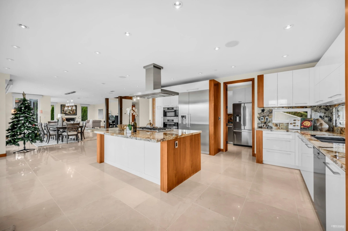 Breakfast Nook Photo of 518 Ballantree Place, West Vancouver, BC