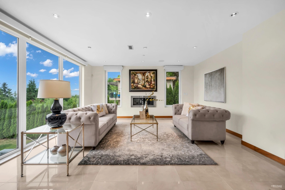 Family Room Photo of 518 Ballantree Place, West Vancouver, BC