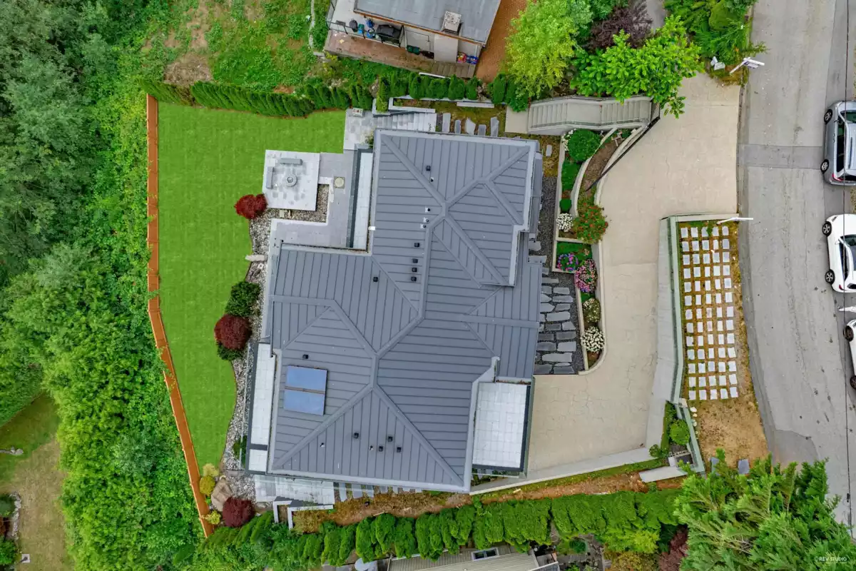 Fitness Center Photo Near 518 Ballantree Place, West Vancouver, BC