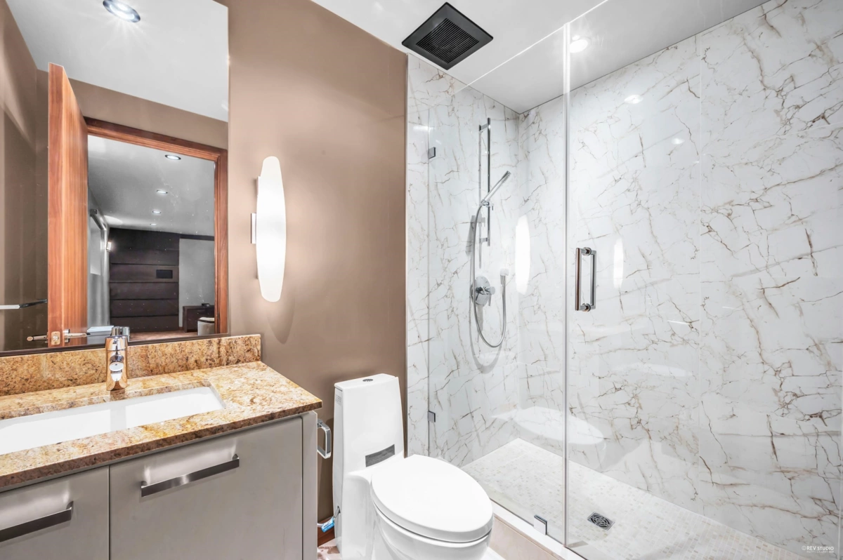 Front Yard Photo of 518 Ballantree Place, West Vancouver, BC