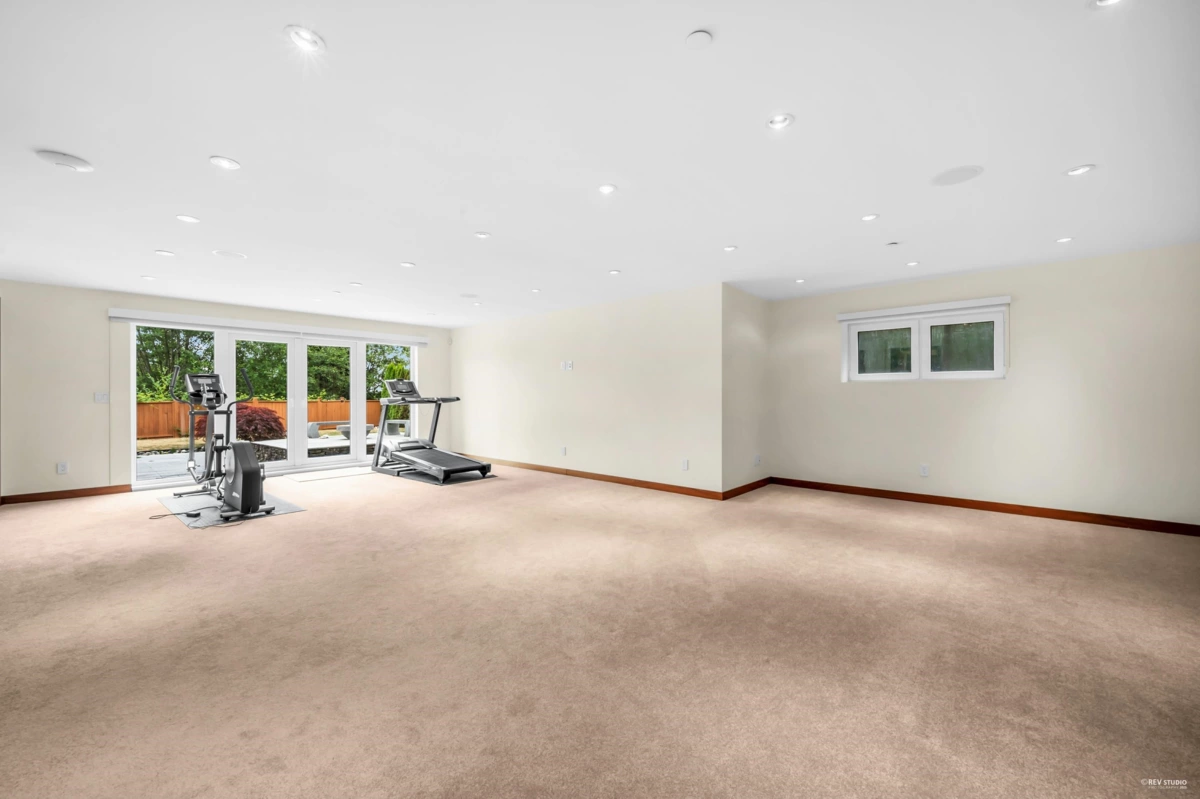 Hot Tub / Spa Photo of 518 Ballantree Place, West Vancouver, BC