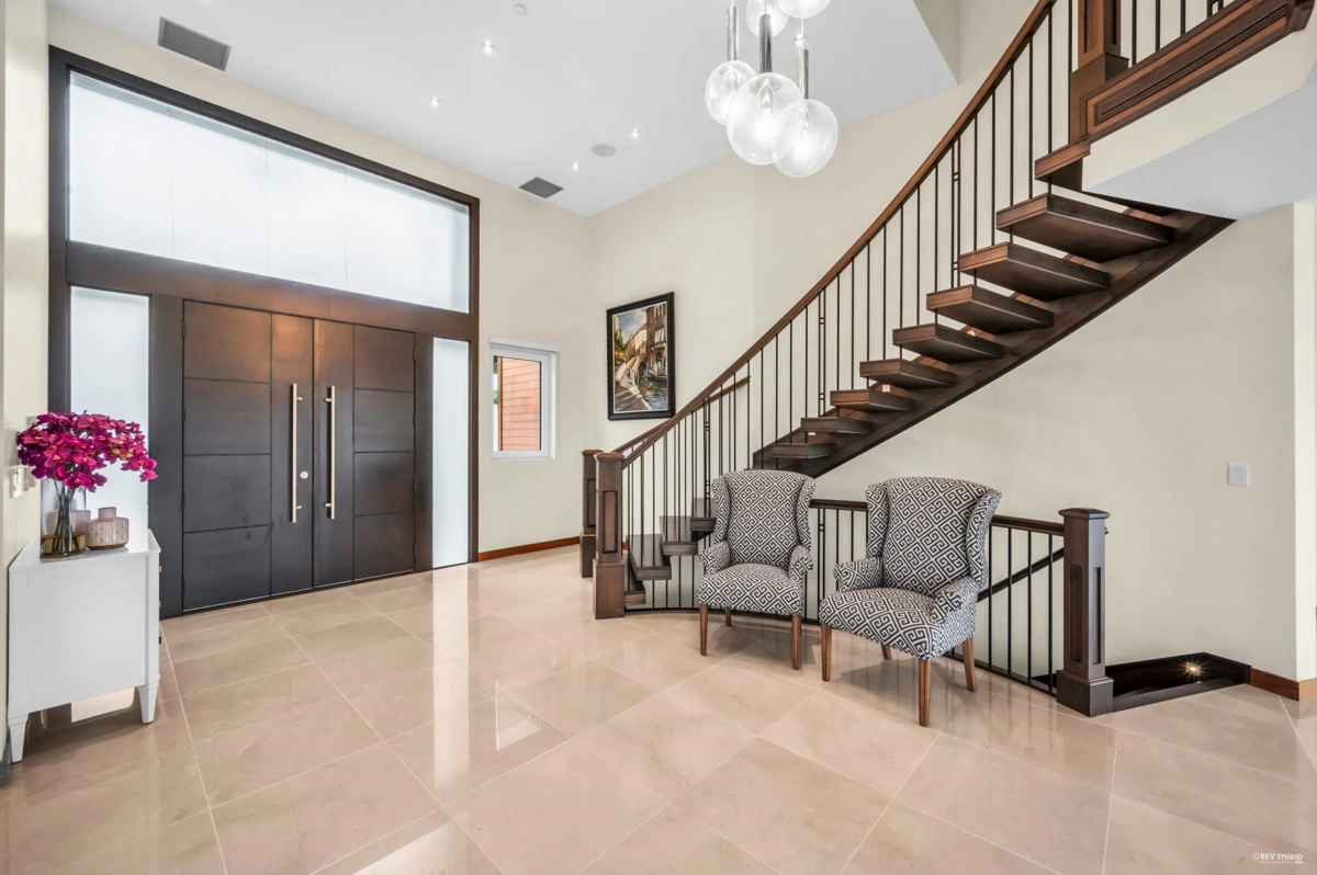 Living Room Photo of 518 Ballantree Place, West Vancouver, BC