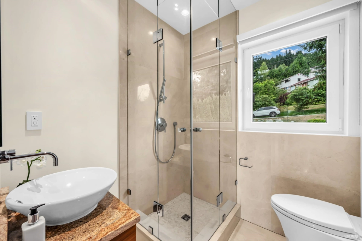 Outdoor Deck Photo of 518 Ballantree Place, West Vancouver, BC