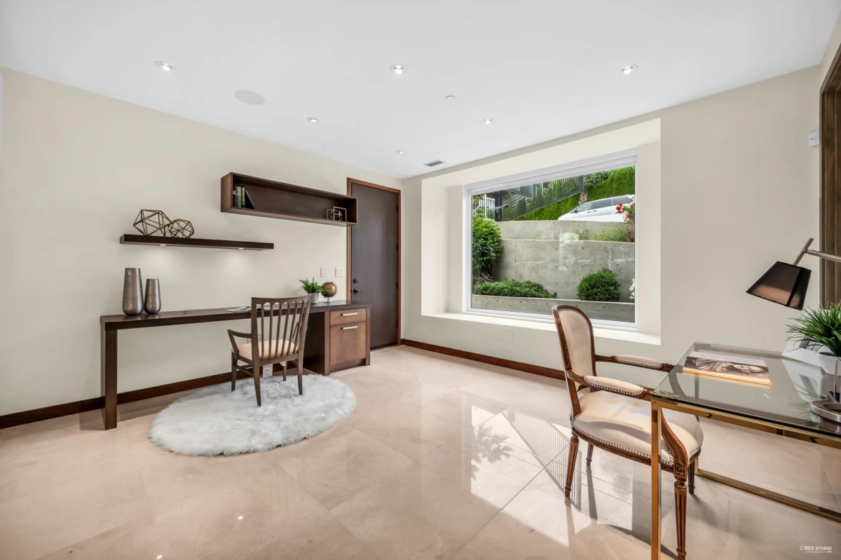 Powder Room Photo of 518 Ballantree Place, West Vancouver, BC