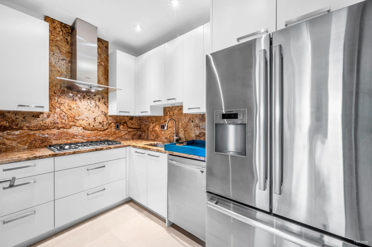 Primary Bathroom Photo of 518 Ballantree Place, West Vancouver, BC