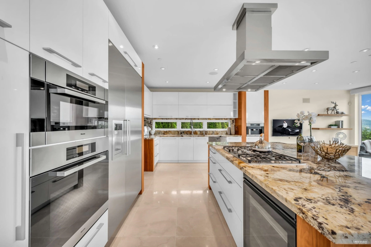 Primary Bedroom Photo of 518 Ballantree Place, West Vancouver, BC