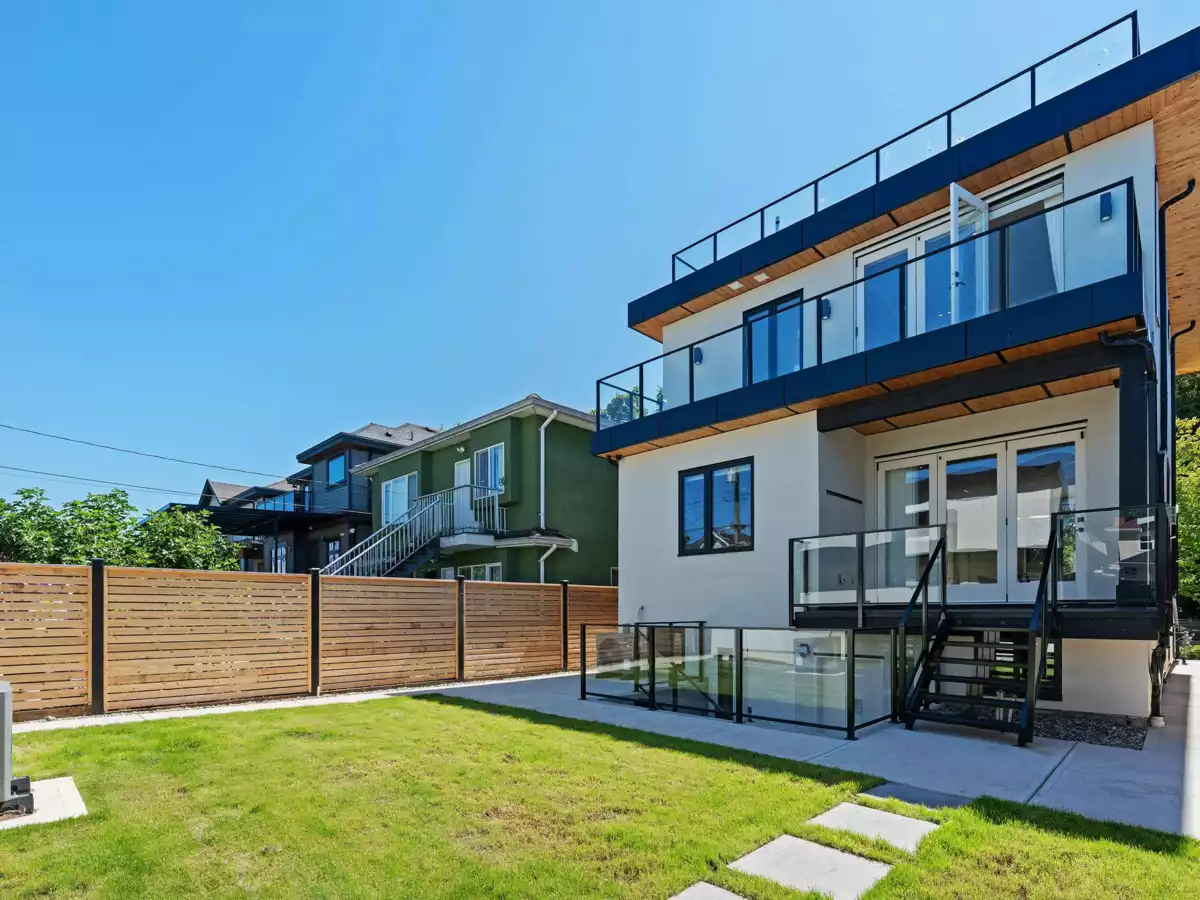 Backyard Photo of 2111 E 46th Avenue, Vancouver, BC