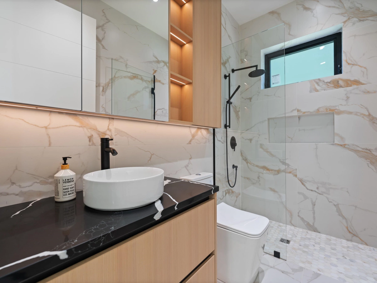 Primary Bathroom Photo of 2111 E 46th Avenue, Vancouver, BC