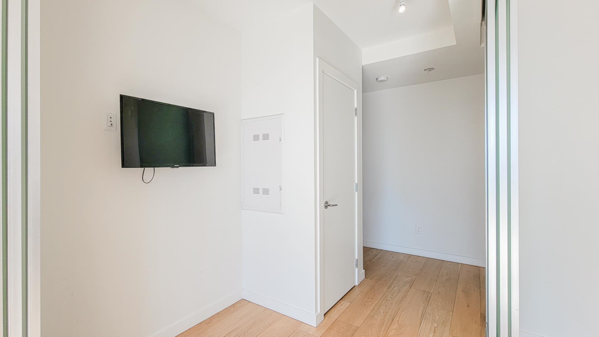 Walk-In Closet Photo of 2501 13438 Central Avenue, Surrey, BC