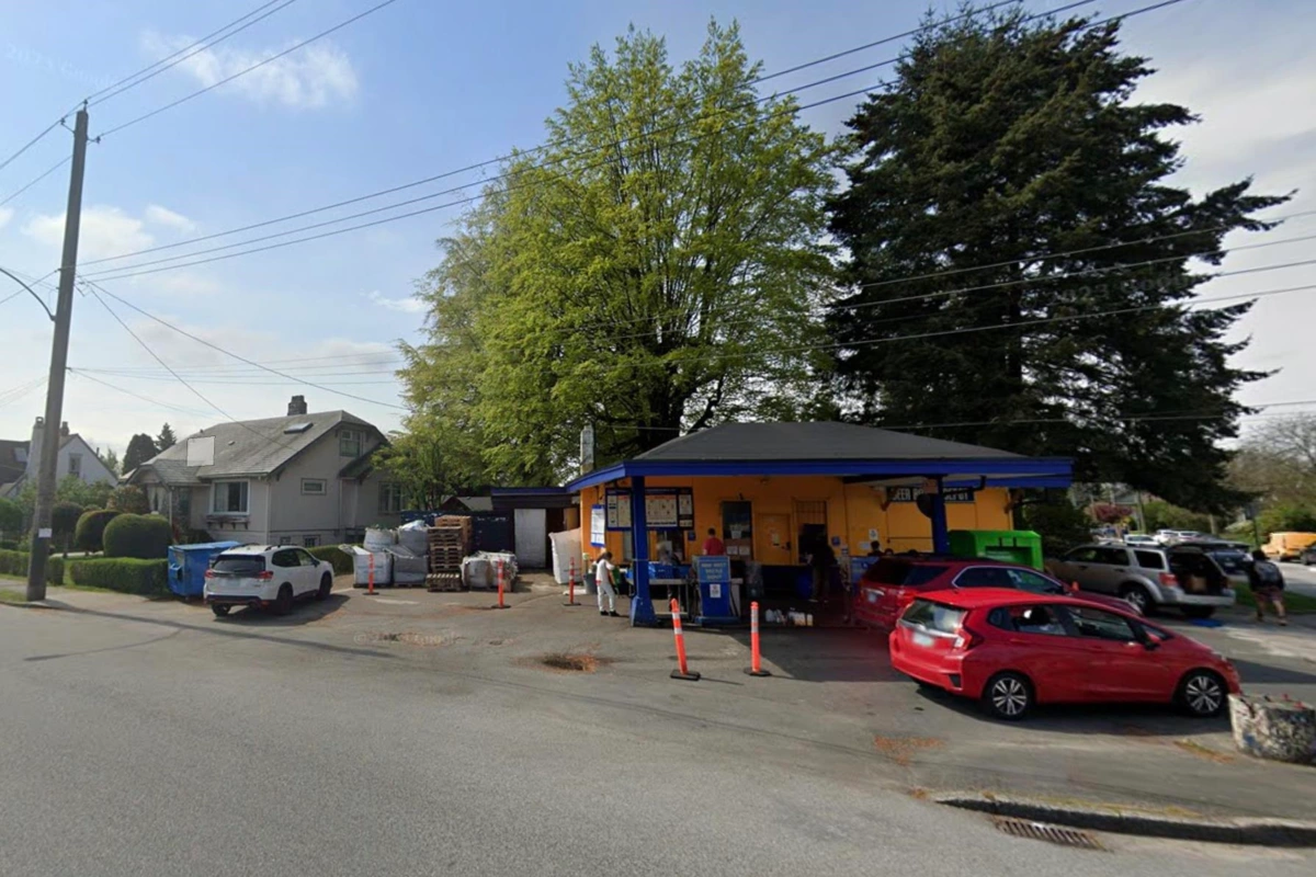Exterior Rear Photo of 916 Eighth Street, New Westminster, BC